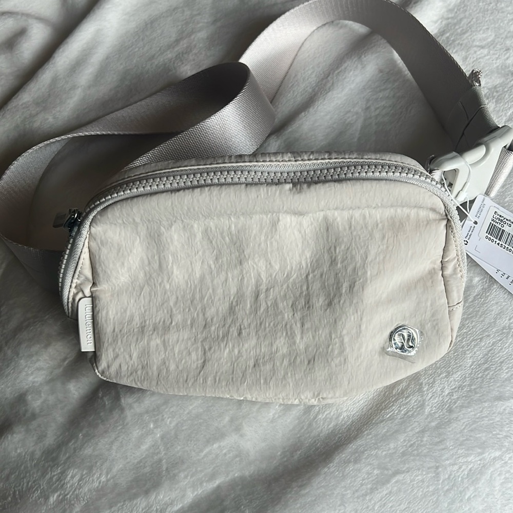 Lululemon everywhere Belt bag NWT